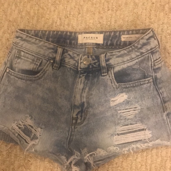 PacSun Jean shorts - almost new worn twice - Picture 4 of 4